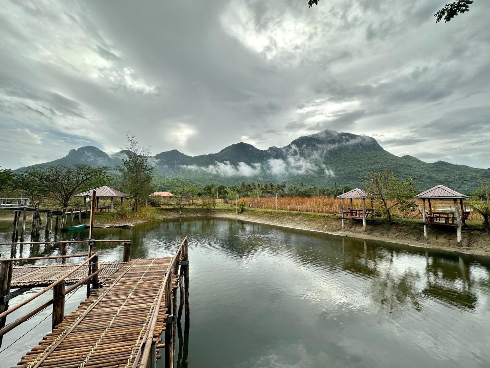 Numpu Baandin Hotel Sam Roi Yot Ngoại thất bức ảnh